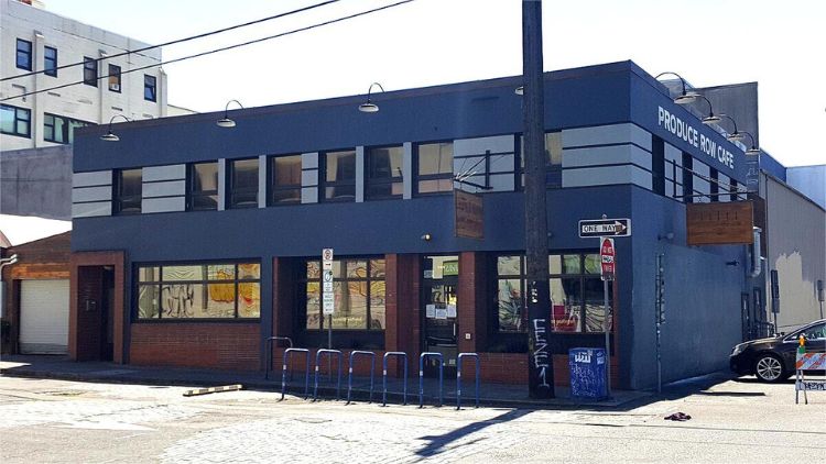 Dog Friendly Restaurants in Portland; Produce Row Café